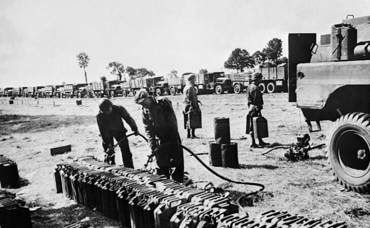 Hoe de Red Ball Express de geallieerde opmars rijdend hield na D-Day Image